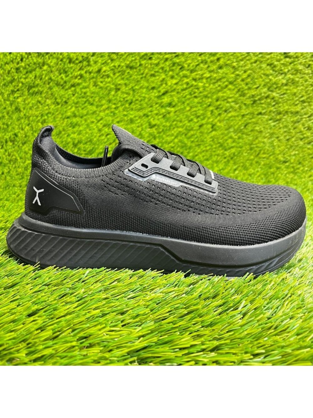 Flux Adapt Waterproof Runner Stealth Black Womens Size 7.5 Athletic Knit Shoes